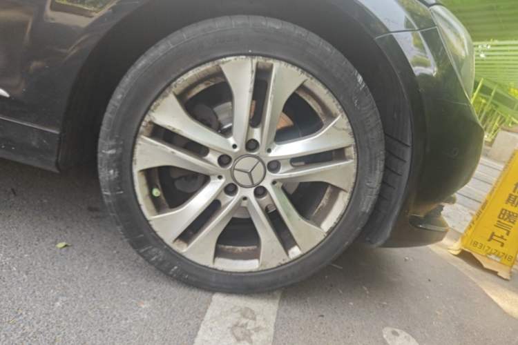 Used Mercedes-Benz C-Class 2011 C 200 Fashion Travel Edition Right Front Wheel Hub