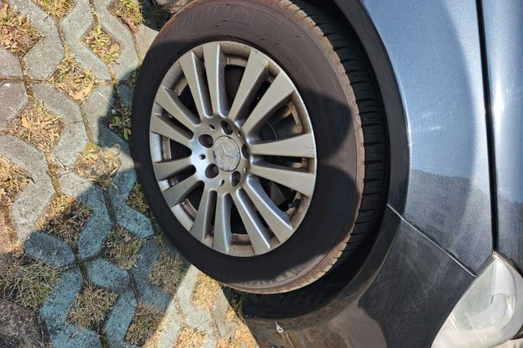 Used Mercedes-Benz C-Class 2011 C 200 CGI Elegant Model Right Front Wheel Hub