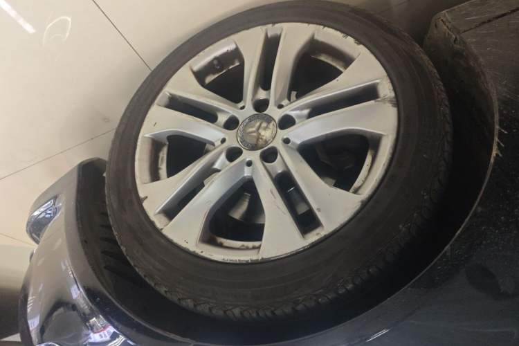 Used Mercedes-Benz C-Class 2011 C 200 CGI Fashion Model Right Front Wheel Hub
