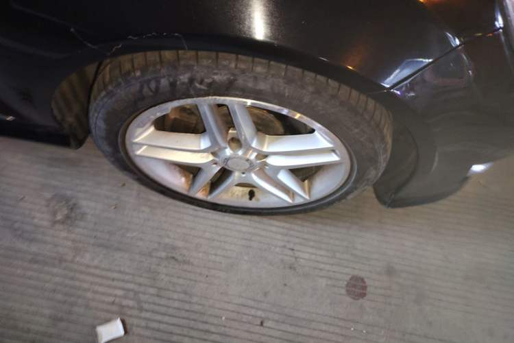 Used Mercedes-Benz C-Class 2011 C 200 Fashion Travel Edition Right Front Wheel Hub
