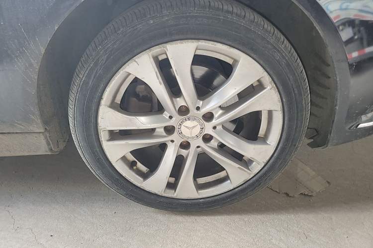 Used Mercedes-Benz C-Class 2011 C 200 CGI Fashion Model Right Front Wheel Hub