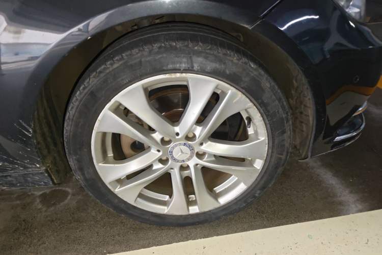 Used Mercedes-Benz C-Class 2011 C 200 CGI Fashion Model Right Front Wheel Hub