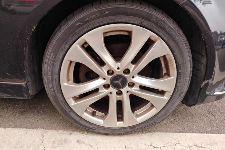 Used Mercedes-Benz C-Class 2011 C 200 CGI Fashion Model Right Front Wheel Hub