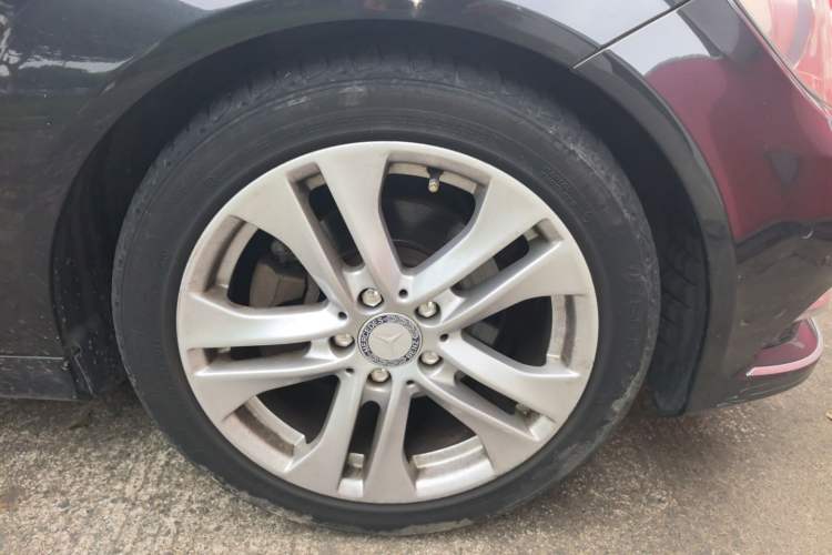 Used Mercedes-Benz C-Class 2011 C 200 CGI Fashion Model Right Front Wheel Hub