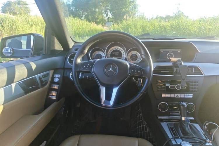 Used Mercedes-Benz C-Class 2011 C 200 Fashion Travel Edition Steering Wheel