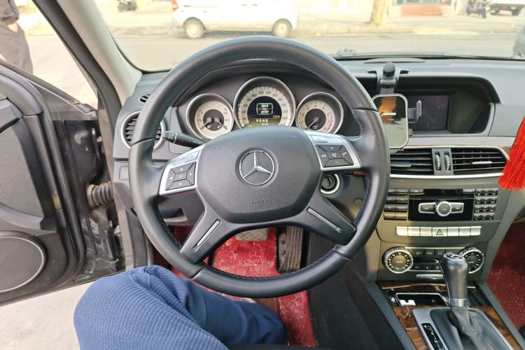 Used Mercedes-Benz C-Class 2011 C 200 CGI Elegant Model Steering Wheel
