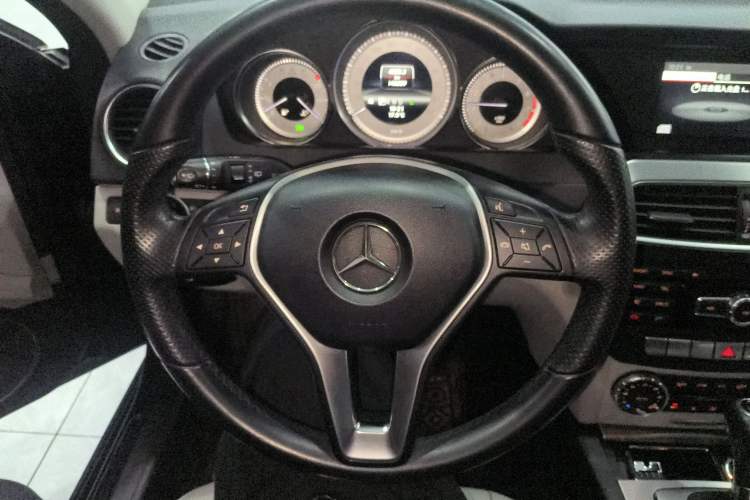 Used Mercedes-Benz C-Class 2011 C 200 Fashion Travel Edition Steering Wheel