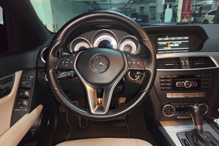 Used Mercedes-Benz C-Class 2011 C 200 Fashion Travel Edition Steering Wheel