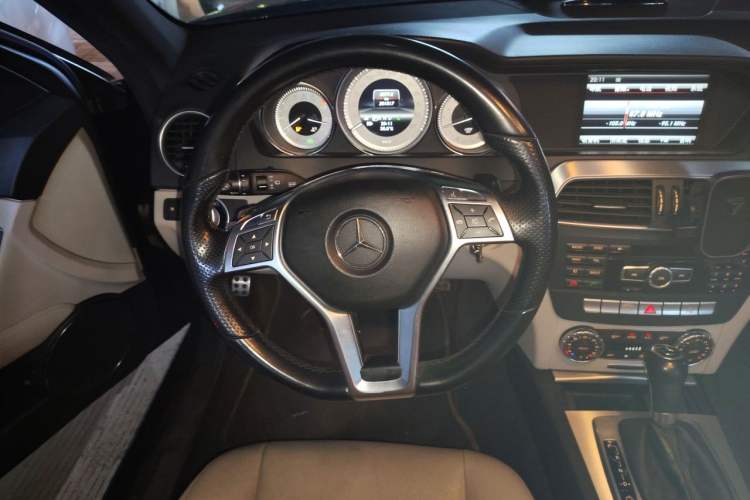 Used Mercedes-Benz C-Class 2011 C 200 Fashion Travel Edition Steering Wheel