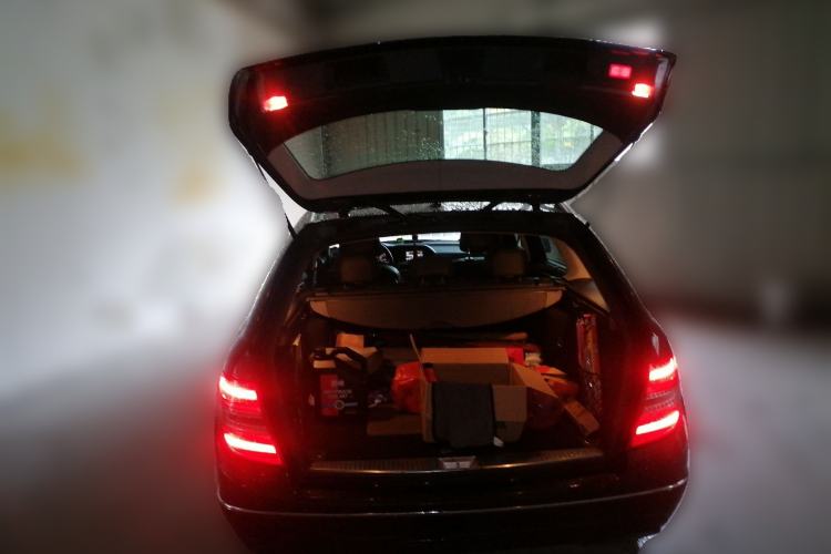 Used Mercedes-Benz C-Class 2011 C 200 Fashion Travel Edition Trunk