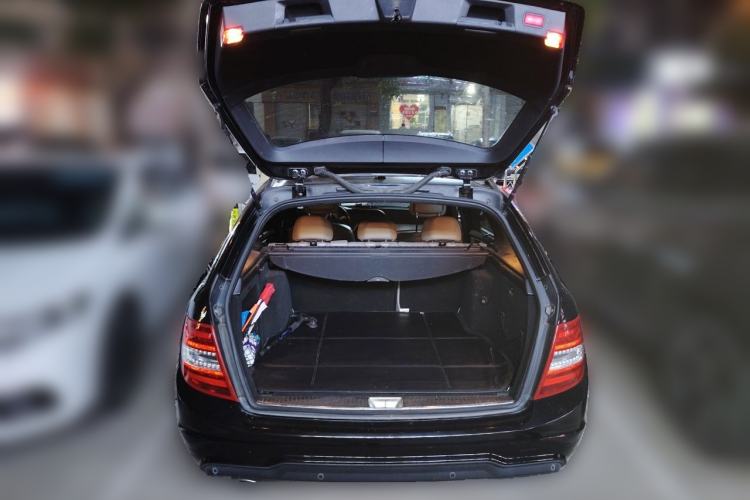 Used Mercedes-Benz C-Class 2011 C 200 Fashion Travel Edition Trunk