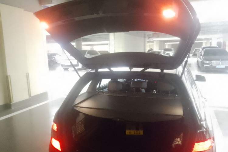 Used Mercedes-Benz C-Class 2011 C 200 Fashion Travel Edition Trunk