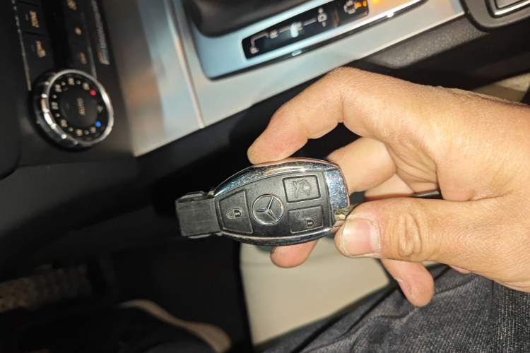 Used Mercedes-Benz C-Class 2011 C 200 Fashion Travel Edition Vehicle Key