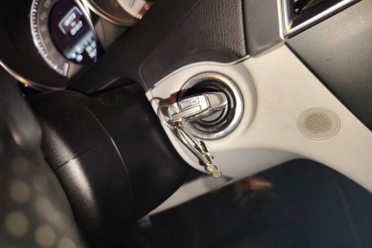 Used Mercedes-Benz C-Class 2011 C 200 Fashion Travel Edition Vehicle Key