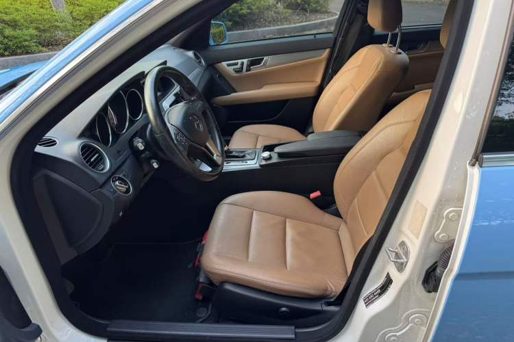 Used Mercedes-Benz C-Class 2011 C 200 Fashion Travel Edition Interior 1