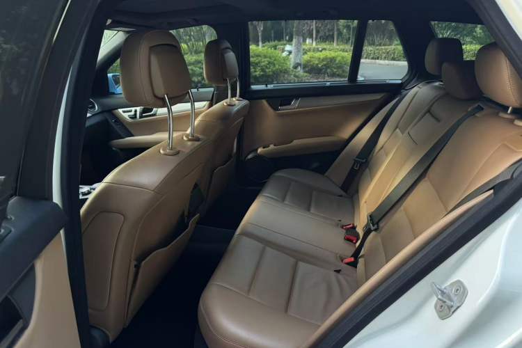 Used Mercedes-Benz C-Class 2011 C 200 Fashion Travel Edition Interior 2