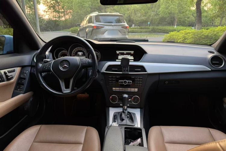Used Mercedes-Benz C-Class 2011 C 200 Fashion Travel Edition Interior 3