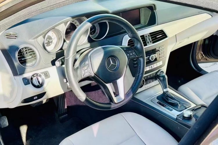 Used Mercedes-Benz C-Class 2011 C 200 Fashion Travel Edition Interior 1