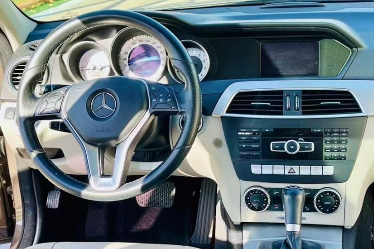 Used Mercedes-Benz C-Class 2011 C 200 Fashion Travel Edition Interior 3