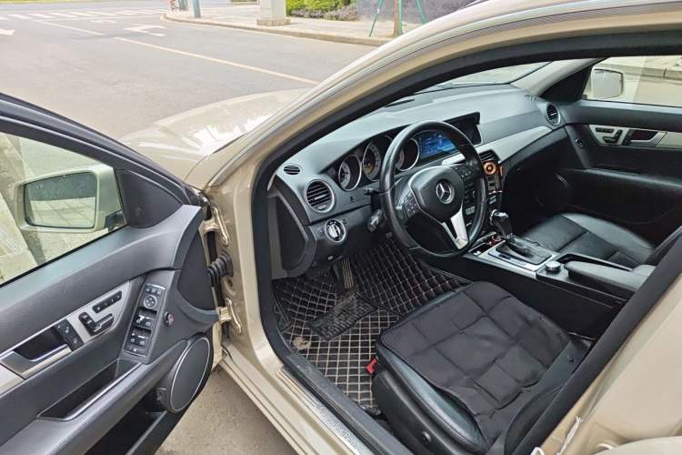 Used Mercedes-Benz C-Class 2011 C 200 Fashion Travel Edition Driver Seat