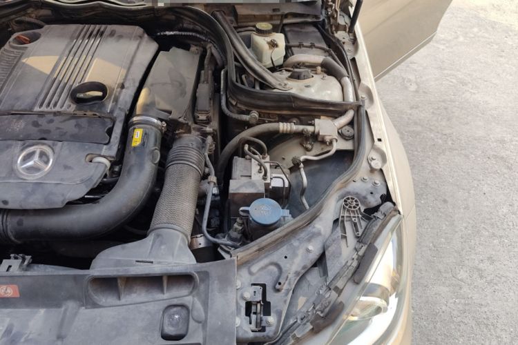 Used Mercedes-Benz C-Class 2011 C 200 CGI Fashion Model Engine Bay Left