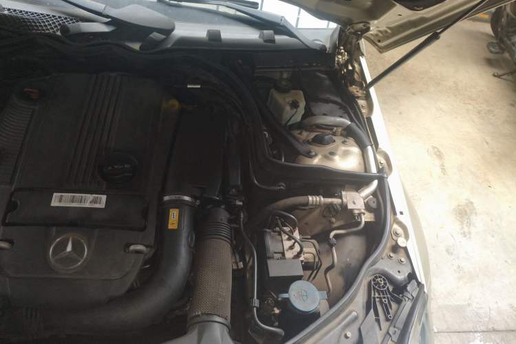 Used Mercedes-Benz C-Class 2011 C 200 CGI Fashion Model Engine Bay Left