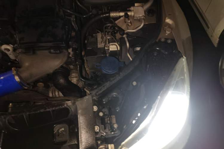 Used Mercedes-Benz C-Class 2011 C 180K Classic model Engine Bay Left