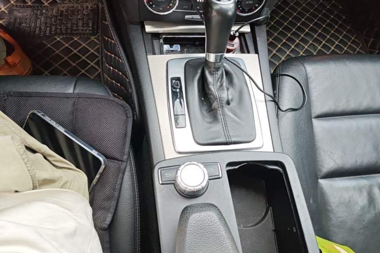 Used Mercedes-Benz C-Class 2011 C 200 Fashion Travel Edition Gear Lever