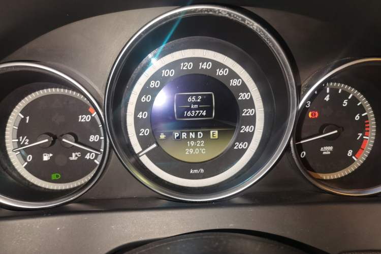Used Mercedes-Benz C-Class 2011 C 180K Classic model Odometer Close Up