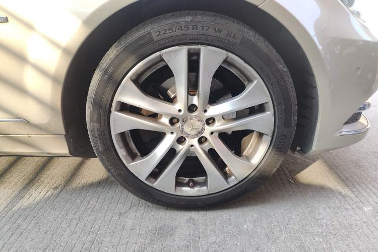 Used Mercedes-Benz C-Class 2011 C 200 CGI Fashion Model Right Front Wheel Hub