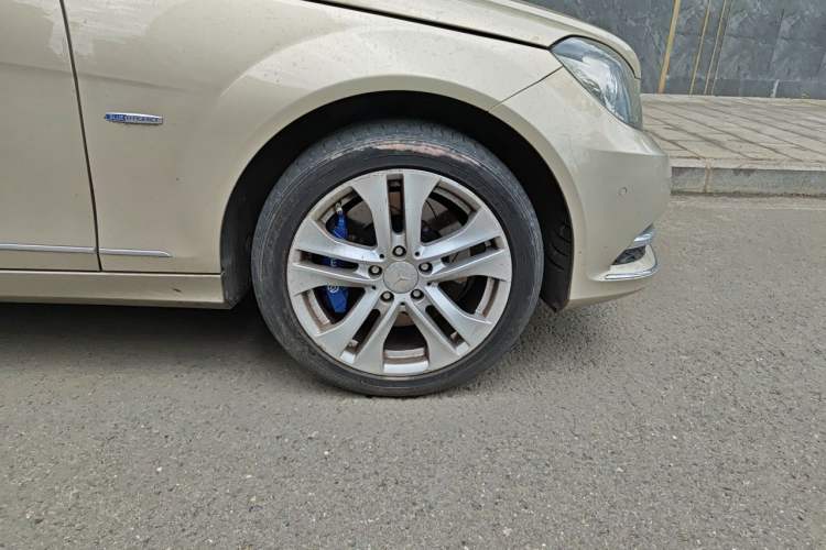 Used Mercedes-Benz C-Class 2011 C 200 Fashion Travel Edition Right Front Wheel Hub