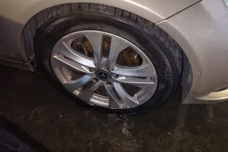 Used Mercedes-Benz C-Class 2011 C 180K Classic model Right Front Wheel Hub