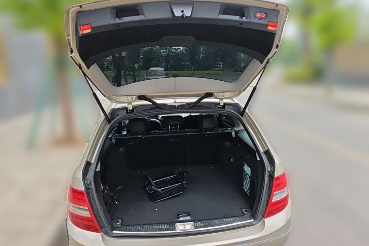 Used Mercedes-Benz C-Class 2011 C 200 Fashion Travel Edition Trunk
