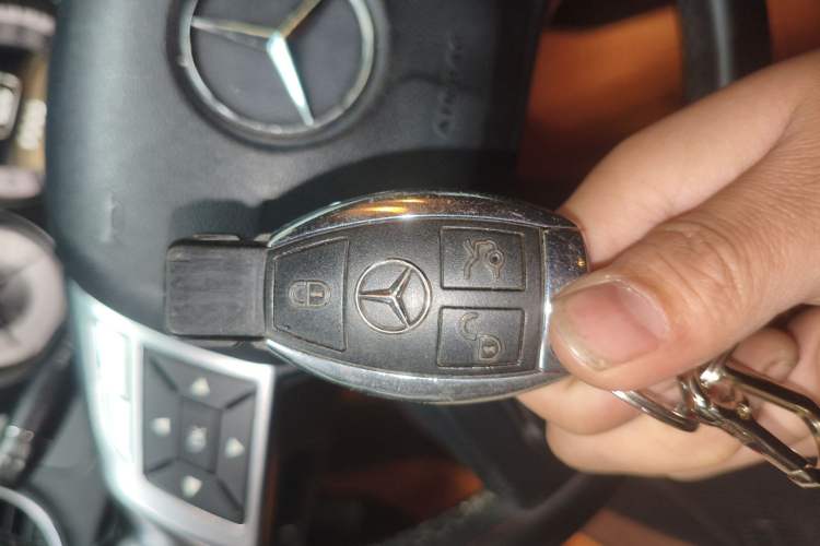 Used Mercedes-Benz C-Class 2011 C 200 CGI Fashion Model Vehicle Key