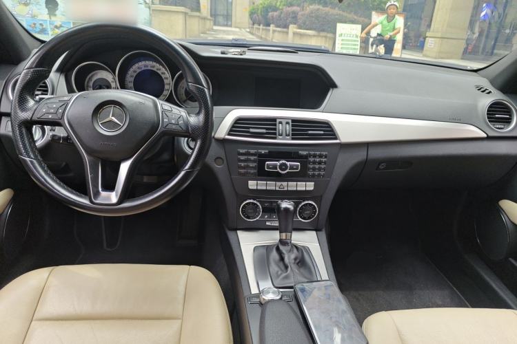 Used Mercedes-Benz C-Class 2011 C 200 Fashion Travel Edition Center Console