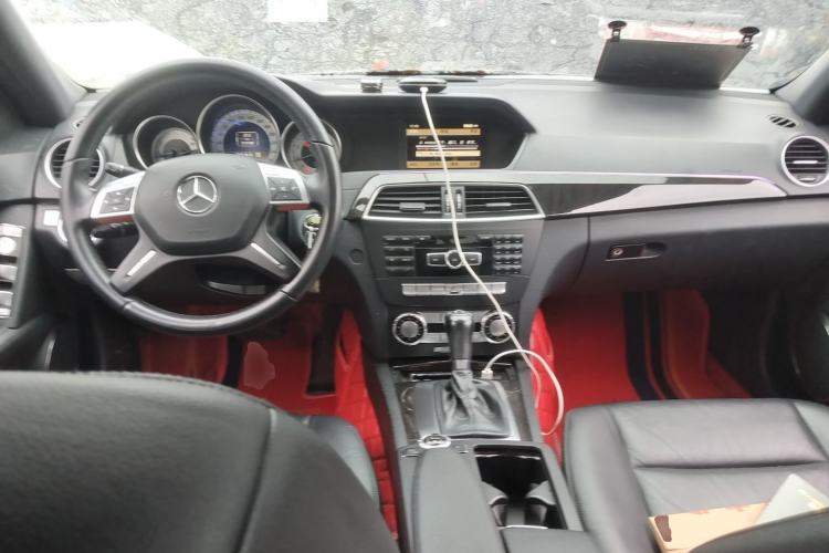 Used Mercedes-Benz C-Class 2011 C 200 CGI Fashion Model Center Console