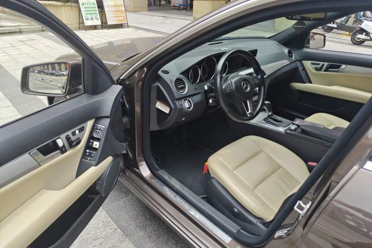 Used Mercedes-Benz C-Class 2011 C 200 Fashion Travel Edition Driver Seat