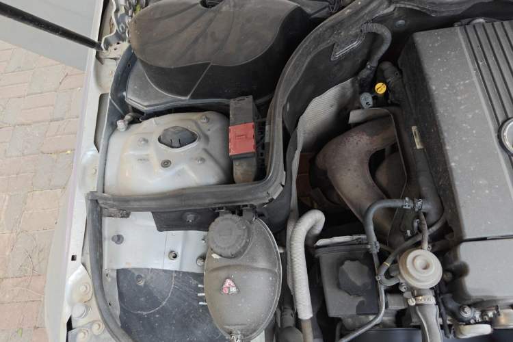 Used Mercedes-Benz C-Class 2011 C 180K Classic model Engine Bay Right
