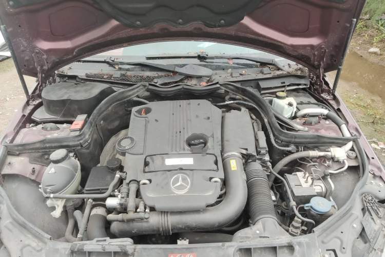 Used Mercedes-Benz C-Class 2011 C 200 CGI Fashion Model Engine Bay