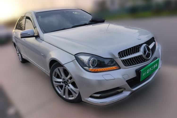 Used Mercedes-Benz C-Class 2011 C 200 CGI Fashion Model Front Right 45 Deg