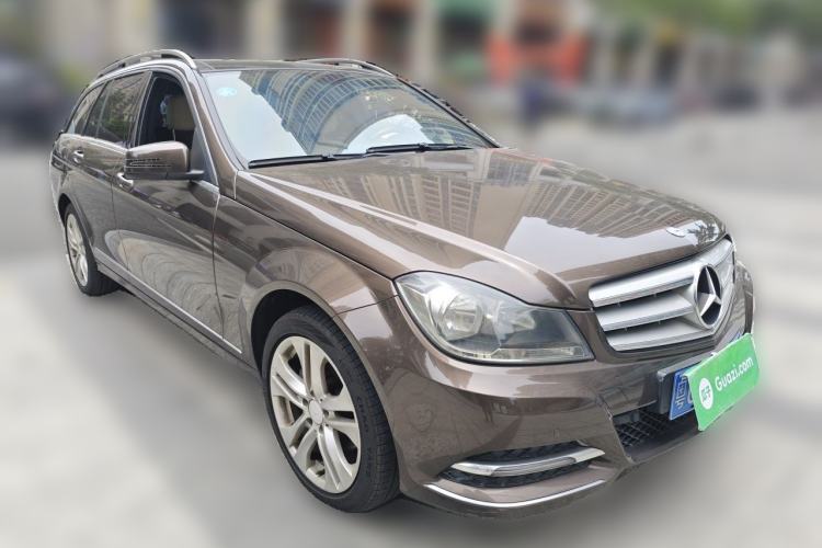 Used Mercedes-Benz C-Class 2011 C 200 Fashion Travel Edition Front Right 45 Deg
