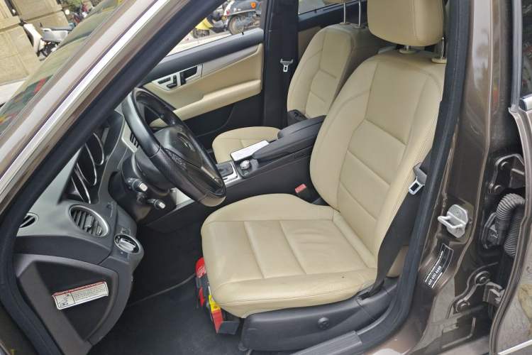Used Mercedes-Benz C-Class 2011 C 200 Fashion Travel Edition Left Front Seat