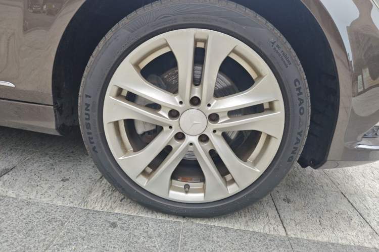 Used Mercedes-Benz C-Class 2011 C 200 Fashion Travel Edition Right Front Wheel Hub