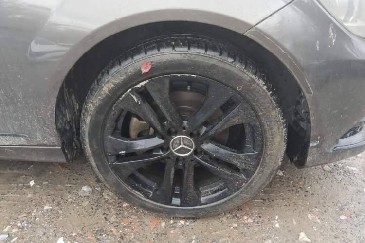 Used Mercedes-Benz C-Class 2011 C 200 CGI Fashion Model Right Front Wheel Hub