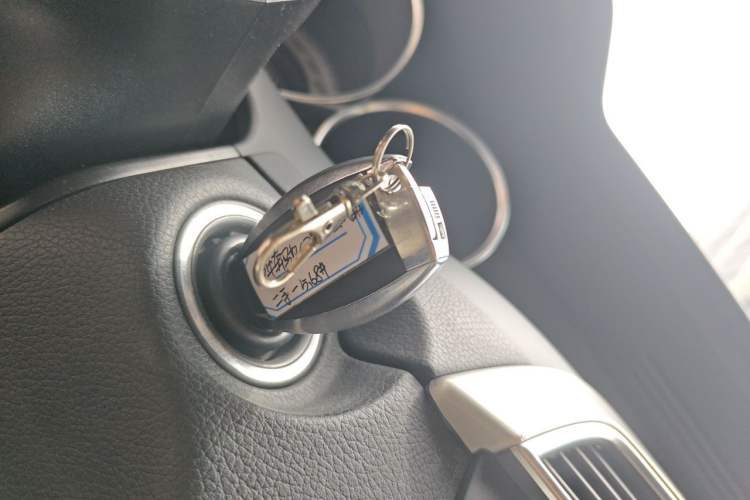 Used Mercedes-Benz C-Class 2011 C 200 Fashion Travel Edition Vehicle Key