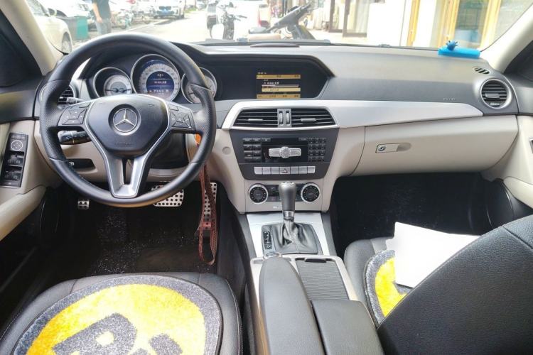 Used Mercedes-Benz C-Class 2011 C 200 Fashion Travel Edition Center Console
