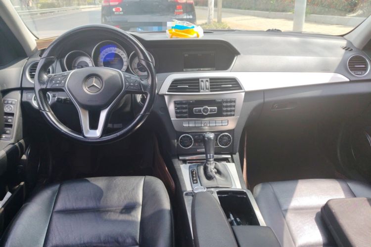 Used Mercedes-Benz C-Class 2011 C 200 Fashion Travel Edition Center Console