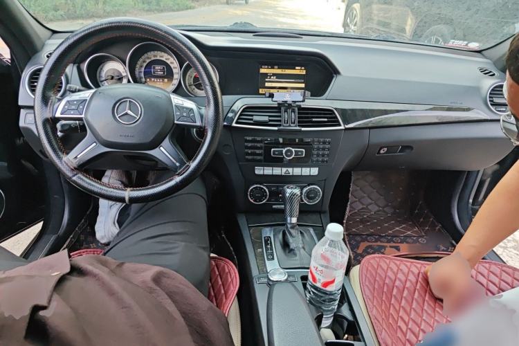 Used Mercedes-Benz C-Class 2011 C 200 CGI Fashion Model Center Console
