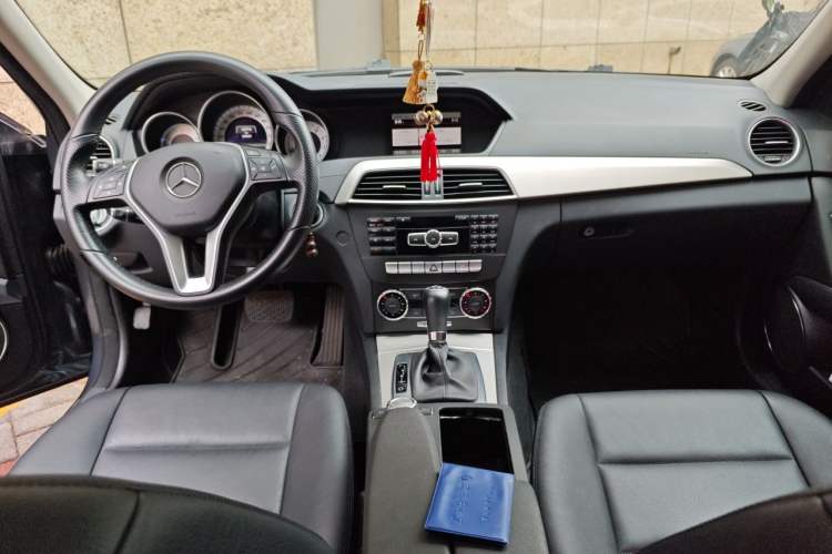Used Mercedes-Benz C-Class 2011 C 200 Fashion Travel Edition Center Console