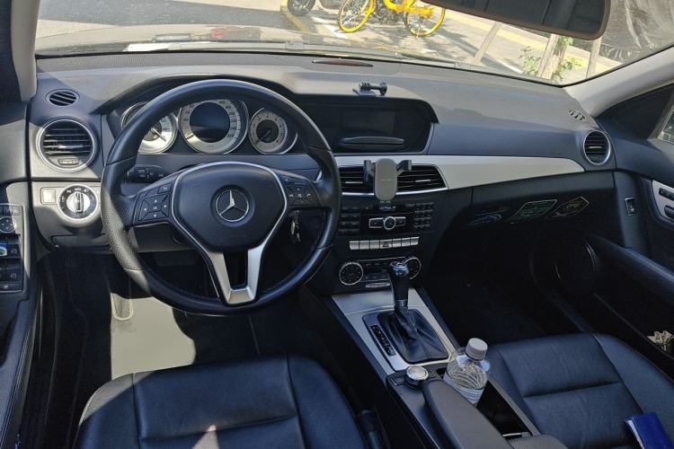 Used Mercedes-Benz C-Class 2011 C 200 Fashion Travel Edition Center Console